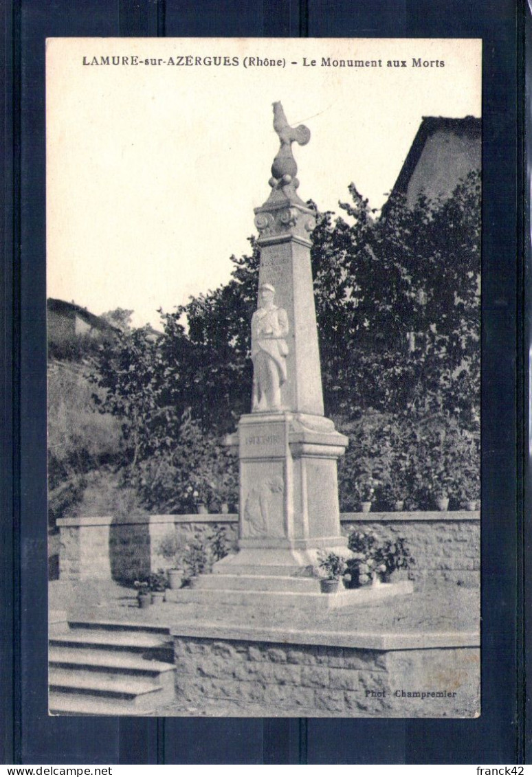 69. Lamure Sur Azergues. Le Monument Aux Morts - Lamure Sur Azergues