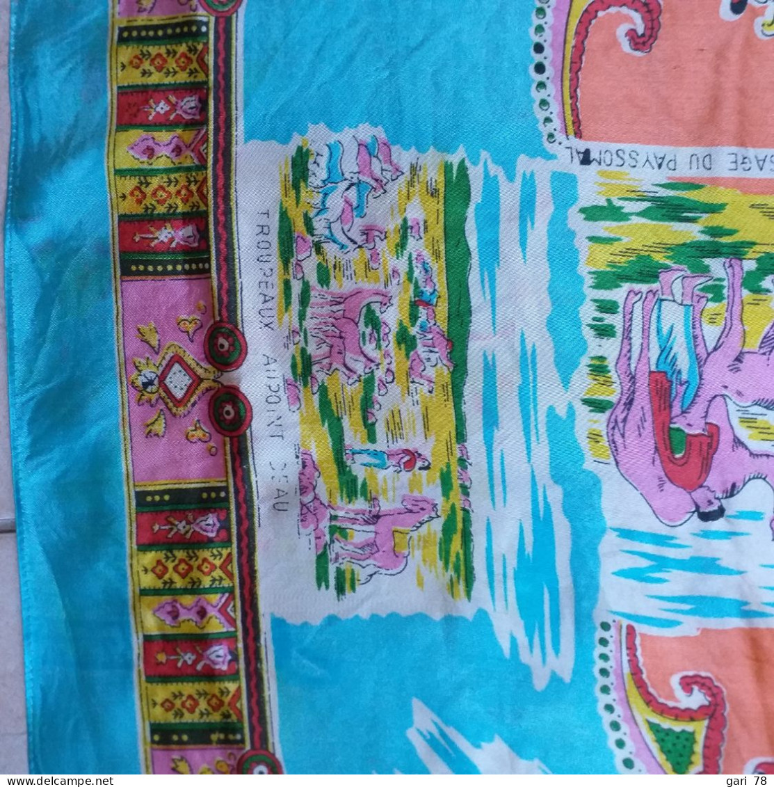 Foulard VINTAGE, Souvenir De DJIBOUTI, 78 Cm X 90 Cm - Foulards