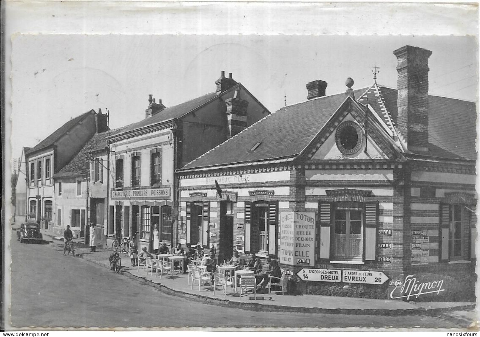 D 27. MARCILLY SUR EURE. CARREFOUR DE L EGLISE LE BUREAU TABAC.  CARTE ECRITE - Marcilly-sur-Eure