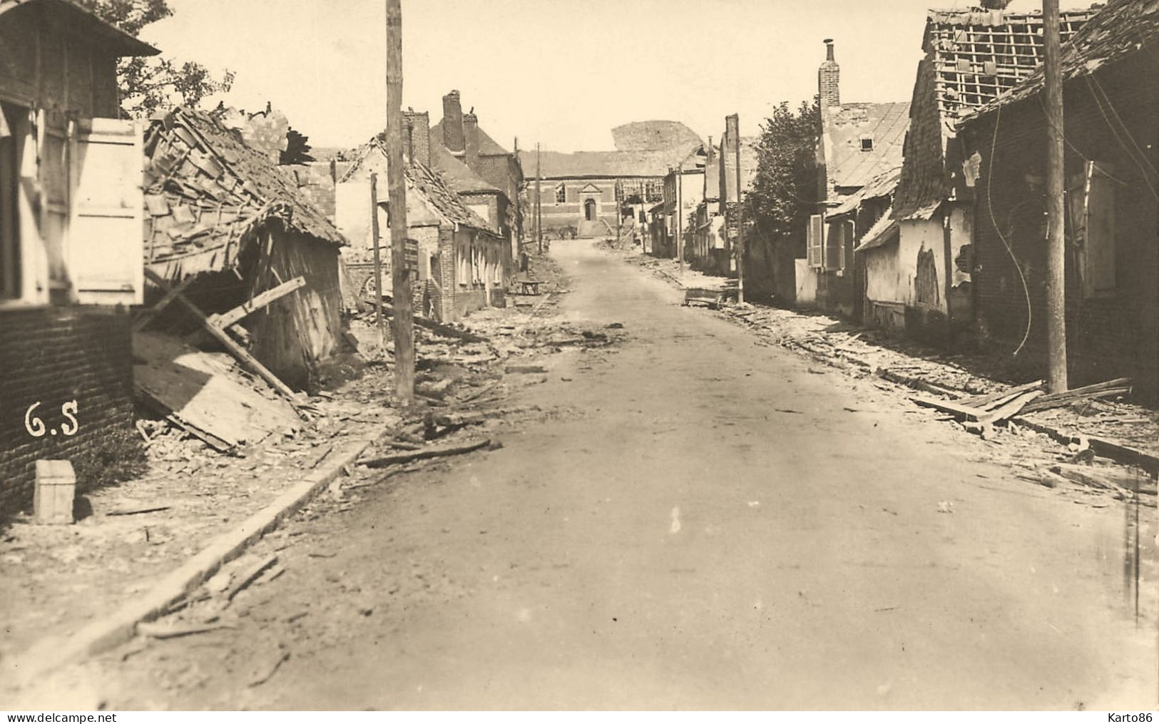 Combles * Carte Photo * WW1 Guerre 14/18 War , Sous Occupation Allemande ! * Une Rue Du Village - Combles
