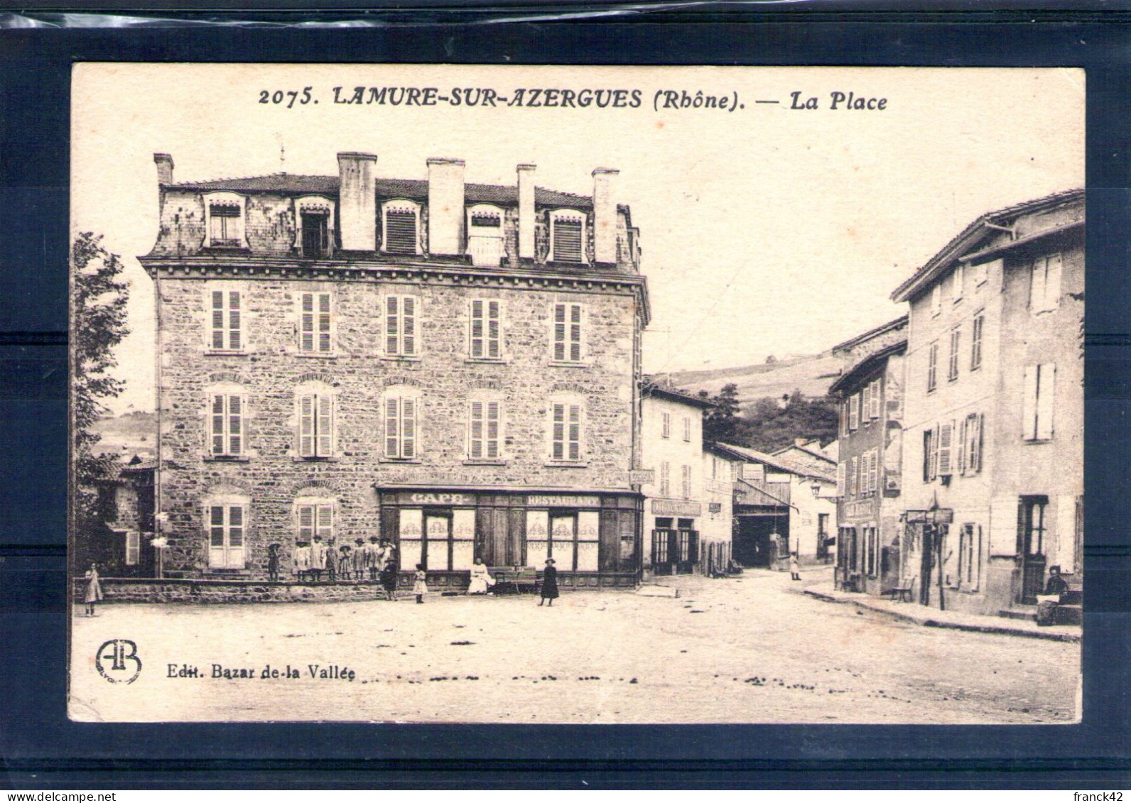 69. Lamure Sur Azergues. La Place - Lamure Sur Azergues