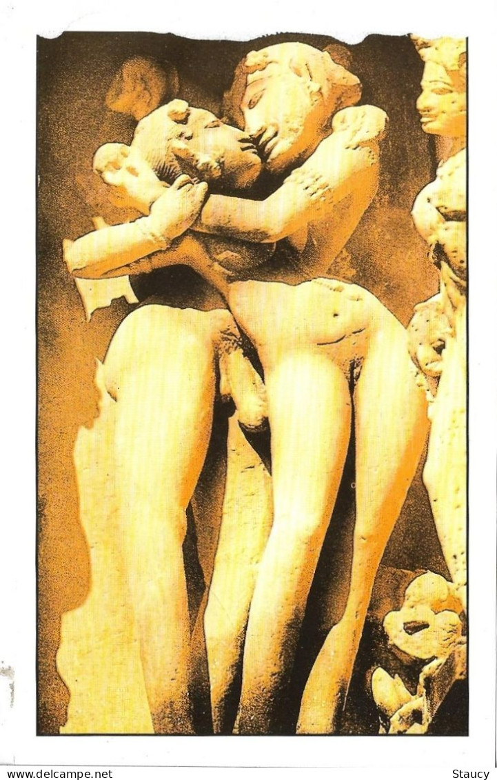 India Khajuraho Temples MONUMENTS - AMOROUS COUPLE From LAXMAN TEMPLE Picture Post CARD New As Per Scan - Etnica & Cultura