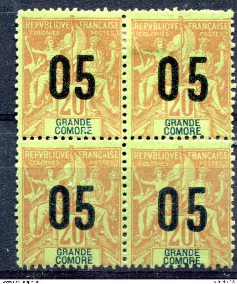 Grande Comore  23A Neuf Sans Gomme,  Surcharge Espacée Tenant à Normal Dans Un Bloc De 4 - Unused Stamps