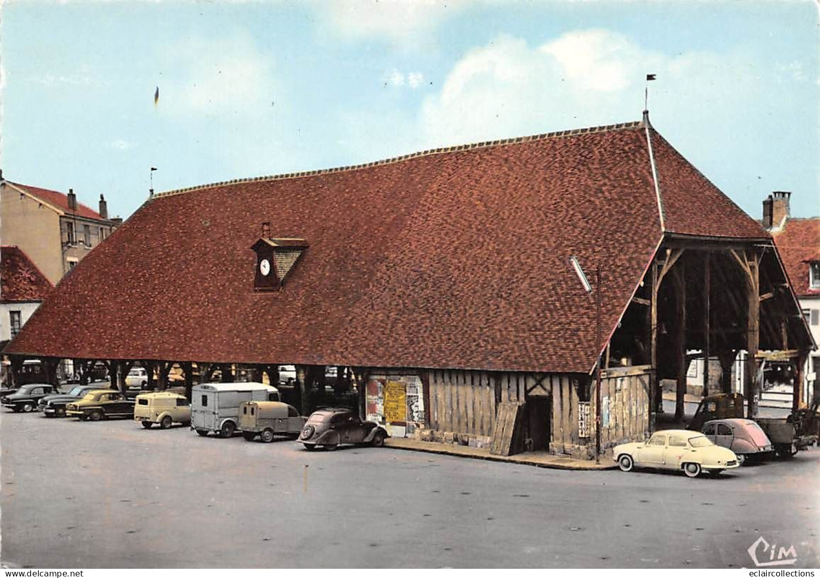 Arpajon           91        Les Halles.  Différents Véhicules Citröen   . Années 1970  10 X 15               (voir Scan) - Arpajon