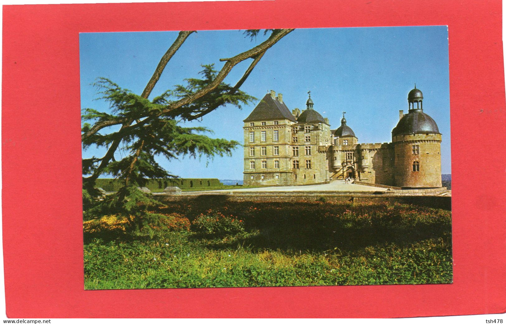 24----CHATEAU DE HAUTEFORT--L'édifice Actuel élevé Au XVIIè---voir 2 Scans - Hautefort