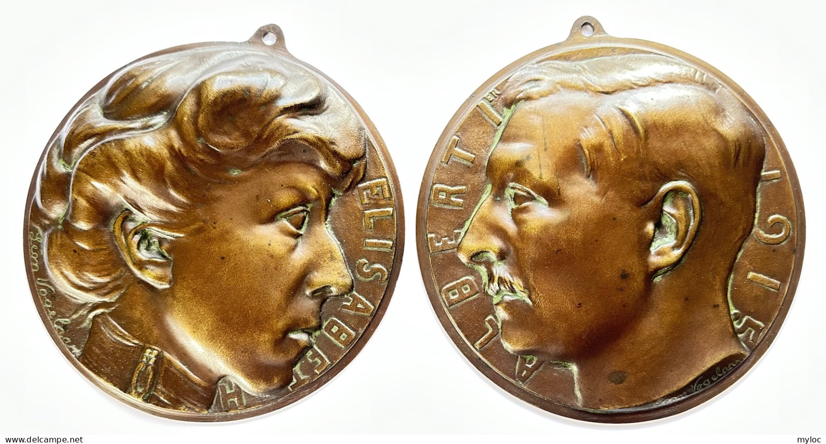 2 Plaquettes En Bronze  Albert Et Elisabeth. Léon Vogelaar. Propriété Frey Frères. Vendu Au Bénéfice Des Orphelins. - Adel