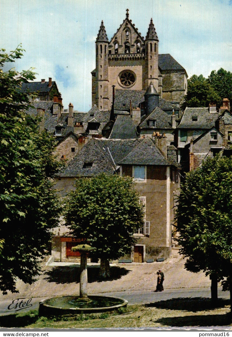 CPSM Terrasson Vue Sur La Ville Haute L'Eglise - Terrasson-la-Villedieu