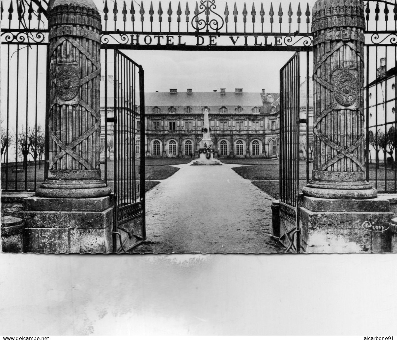 CHAMPLITTE - Entrée De L'Hôtel De Ville - Champlitte