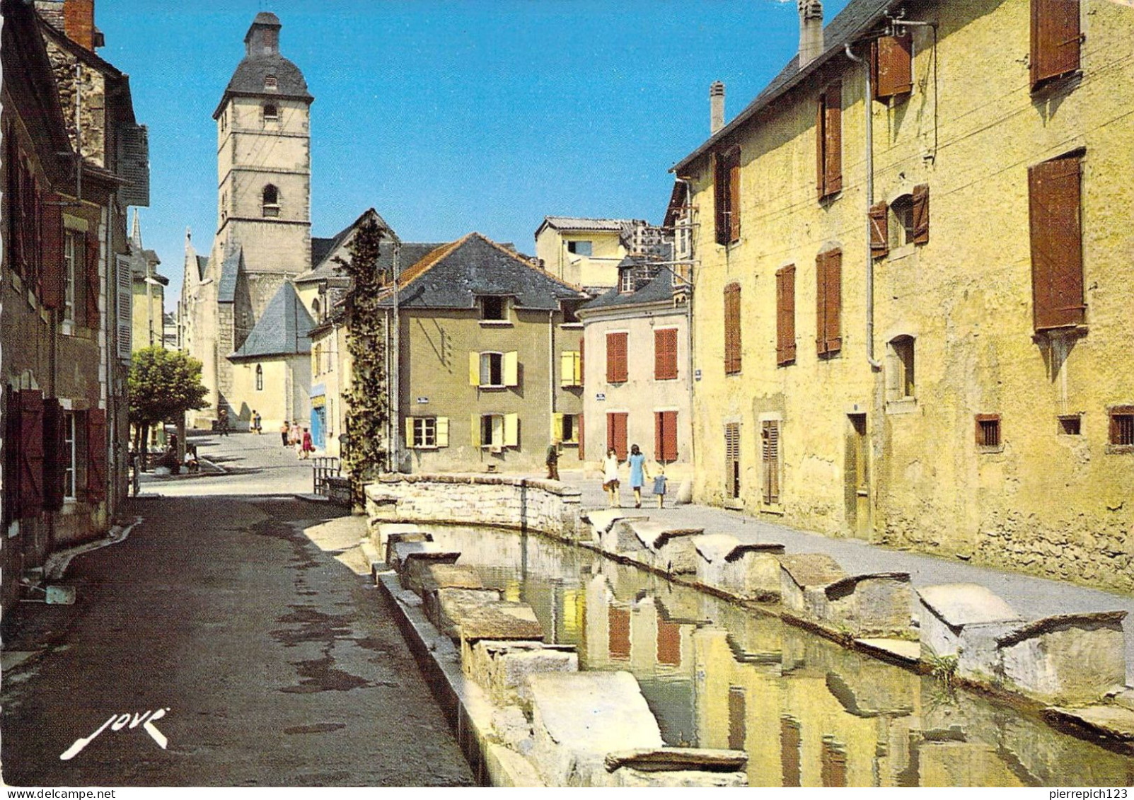 64 - Arudy - Les Vieux Lavoirs Et L'Eglise (XVe Siècle) - Arudy