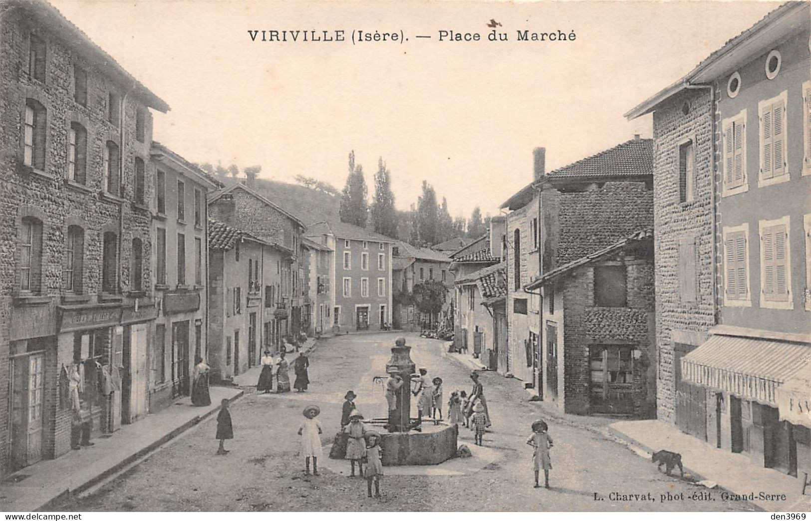 VIRIVILLE (Isère) - Place Du Marché - Fontaine - Viriville