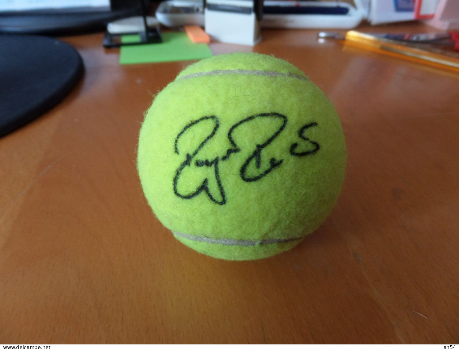 BALLE DE TENNIS SIGNEE ROGER FEDERER - Autographes