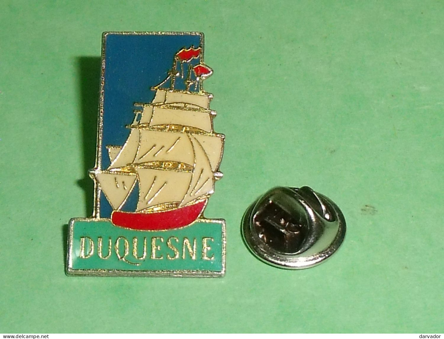 TB3z / Pin's / Voile : Voilier , Duquesne     ( état ,voir Scan ) - Sailing, Yachting