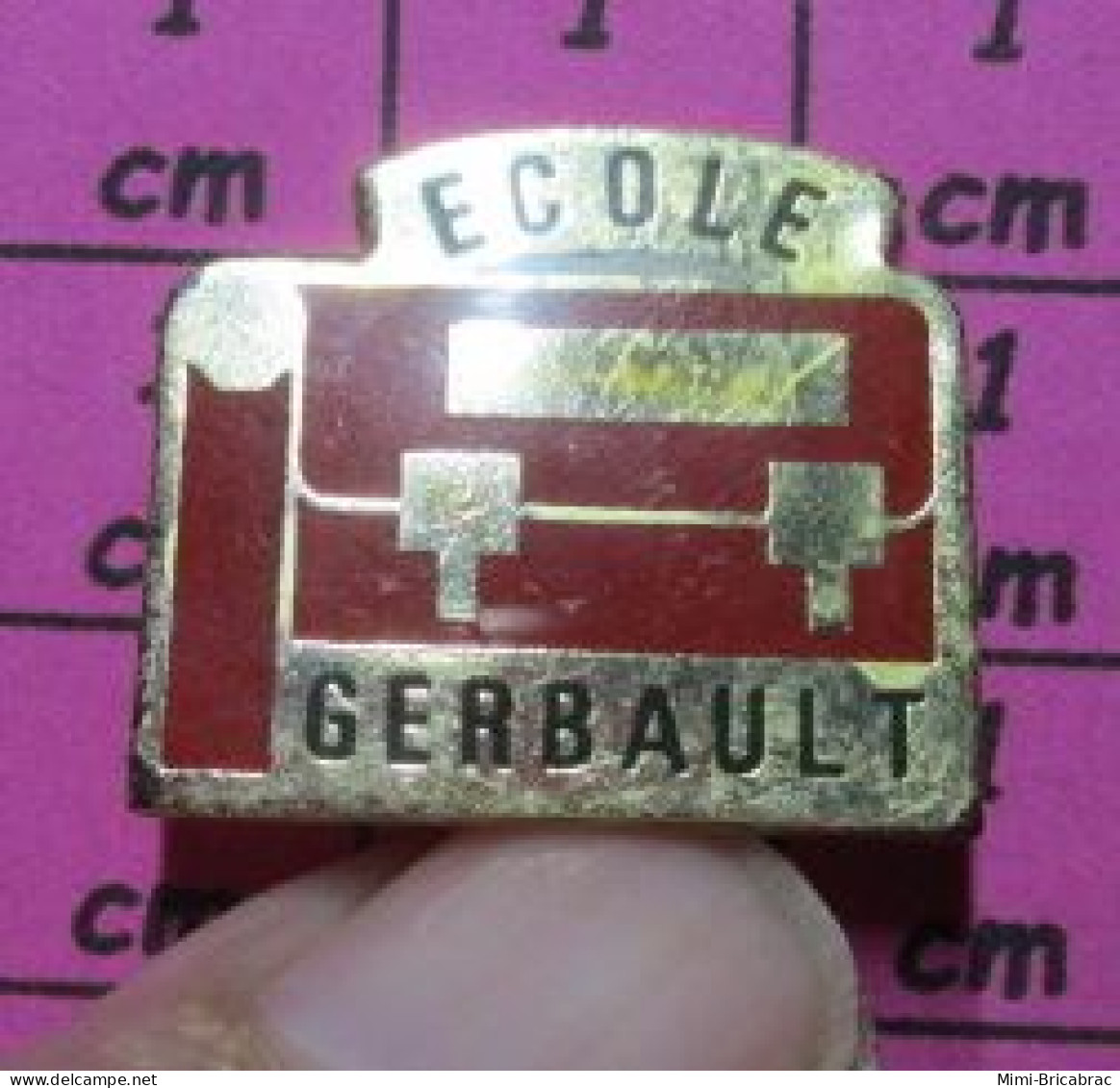 2117 Pin's Pins / Beau Et Rare / ADMINISTRATIONS / ECOLE GERBAULT CARTABLE - Sailing, Yachting