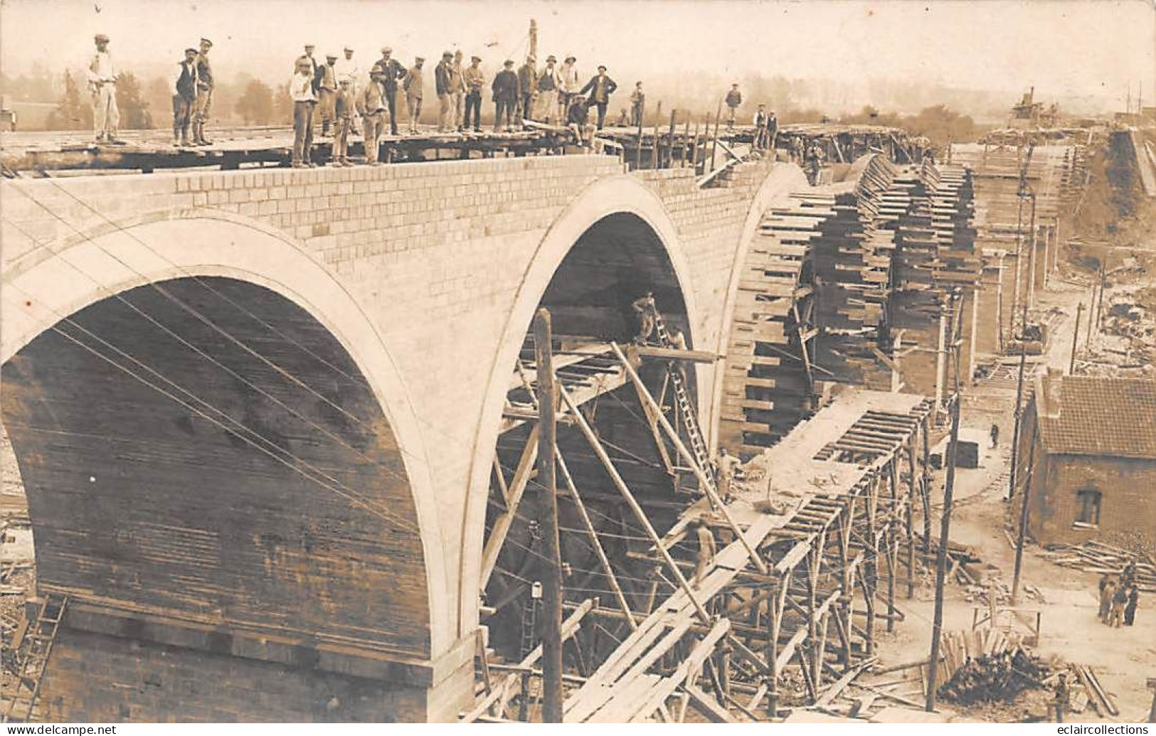 Poix        80          Le Viaduc En Réparation. Carte Photo   (voir Scan) - Poix-de-Picardie