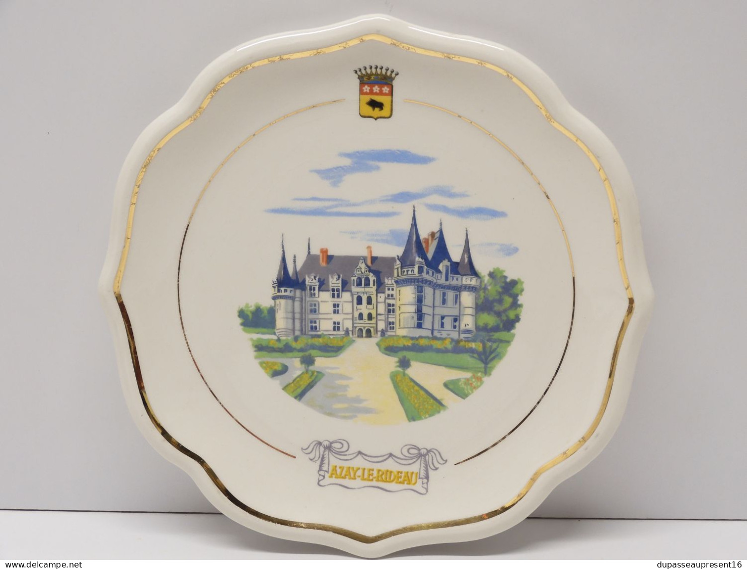 - BELLE ASSIETTE CERAMIQUE de GIEN CHÂTEAUX DE LA LOIRE CHATEAU AZAY LE RIDEAU  E