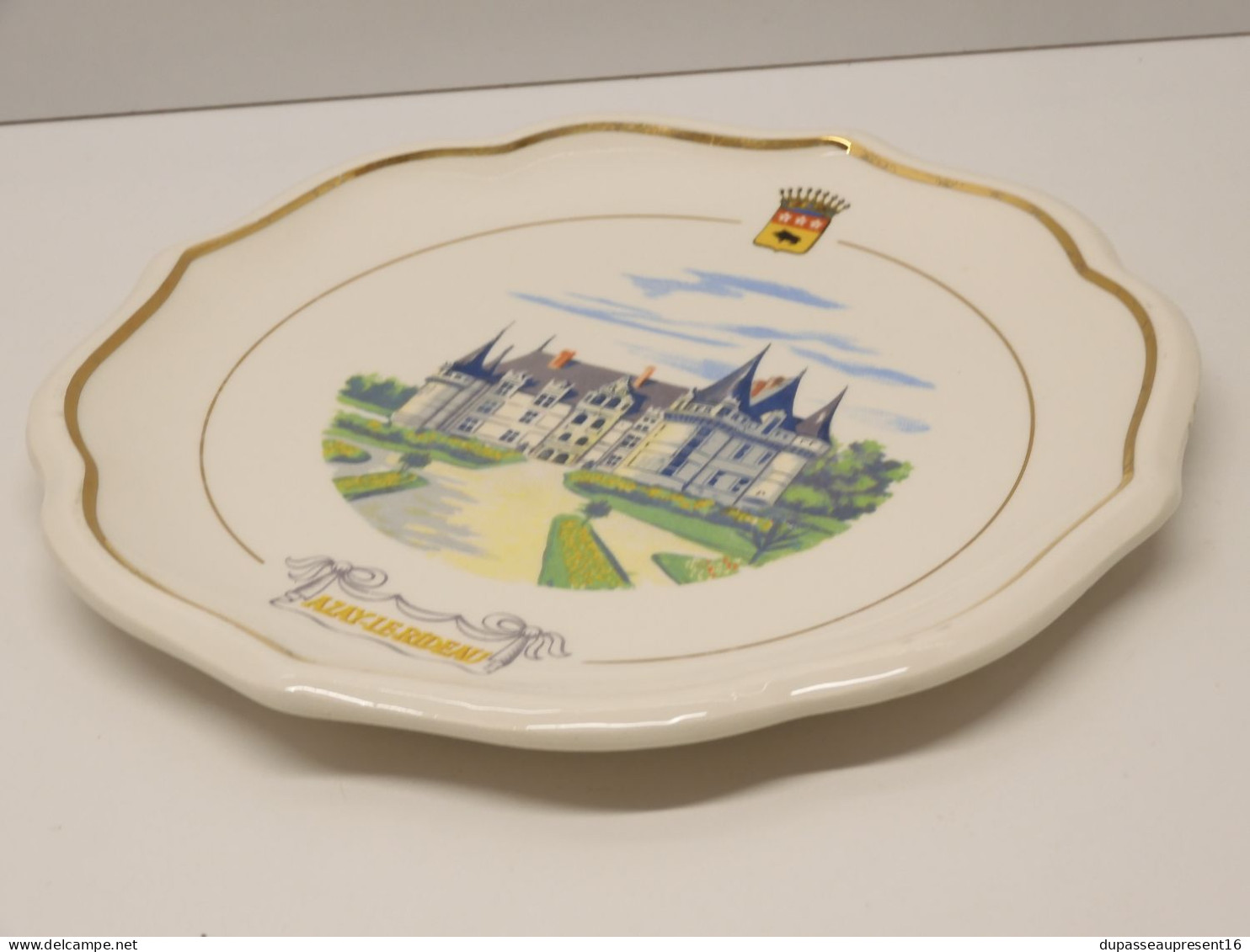 - BELLE ASSIETTE CERAMIQUE de GIEN CHÂTEAUX DE LA LOIRE CHATEAU AZAY LE RIDEAU  E