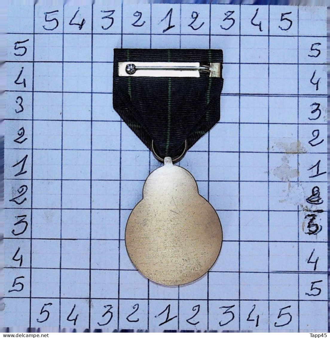 Médaille de carabinier expert de la Marine > Navy Expert Rifleman Medal >1969> Réf:Cl USA P 1/2
