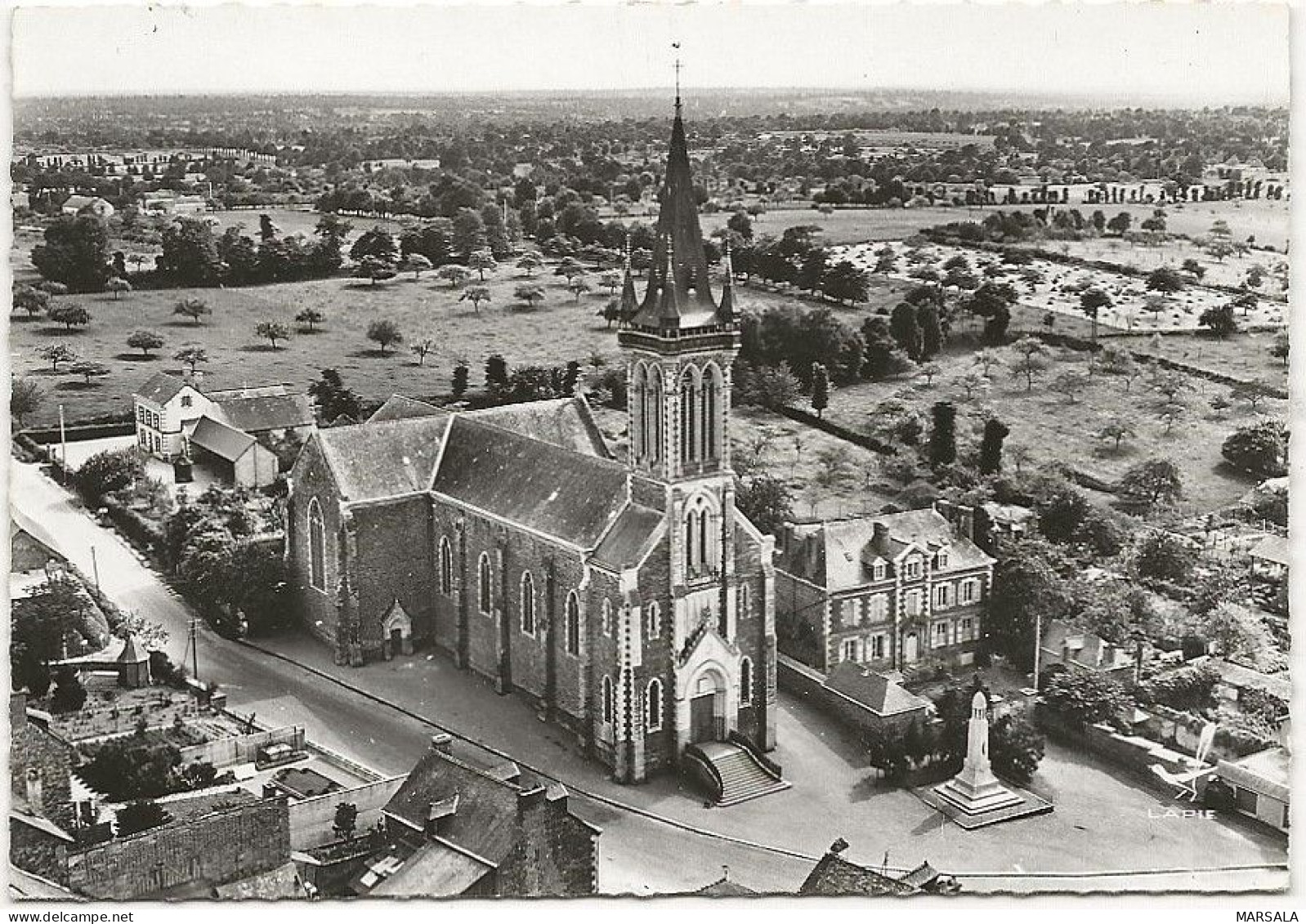 CPSM  Chateaugiron L'église - Châteaugiron