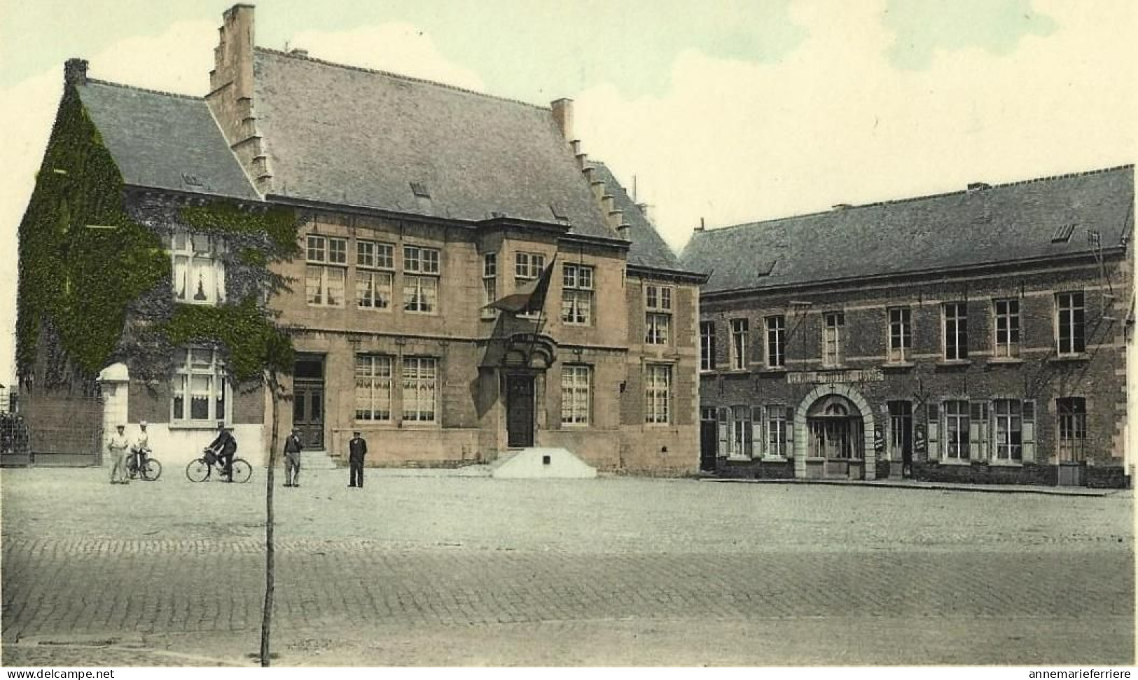 Chièvres Le Chateau D'Egmont Et Cercle Notre-Dame - Chièvres