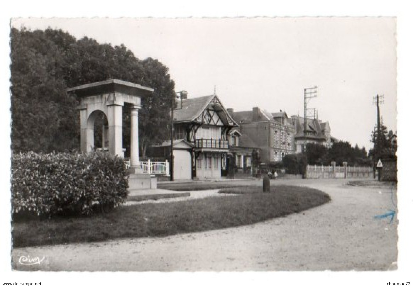 (76) 1065, Goderville, Combier, Le Monument Et La Route De Fécamp - Goderville