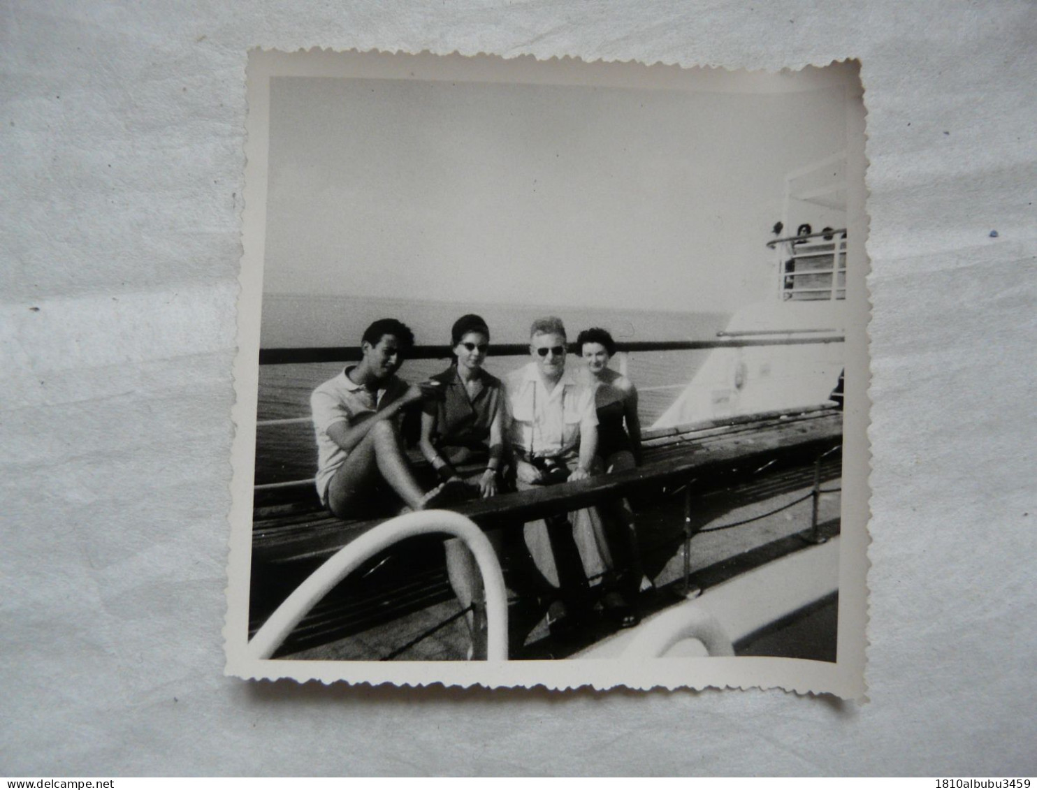 PHOTO ANCIENNE ( 8,5 X 8,5 Cm) :  Scène Animée (Croisière) - Sur "L'Egmatia" - Asia