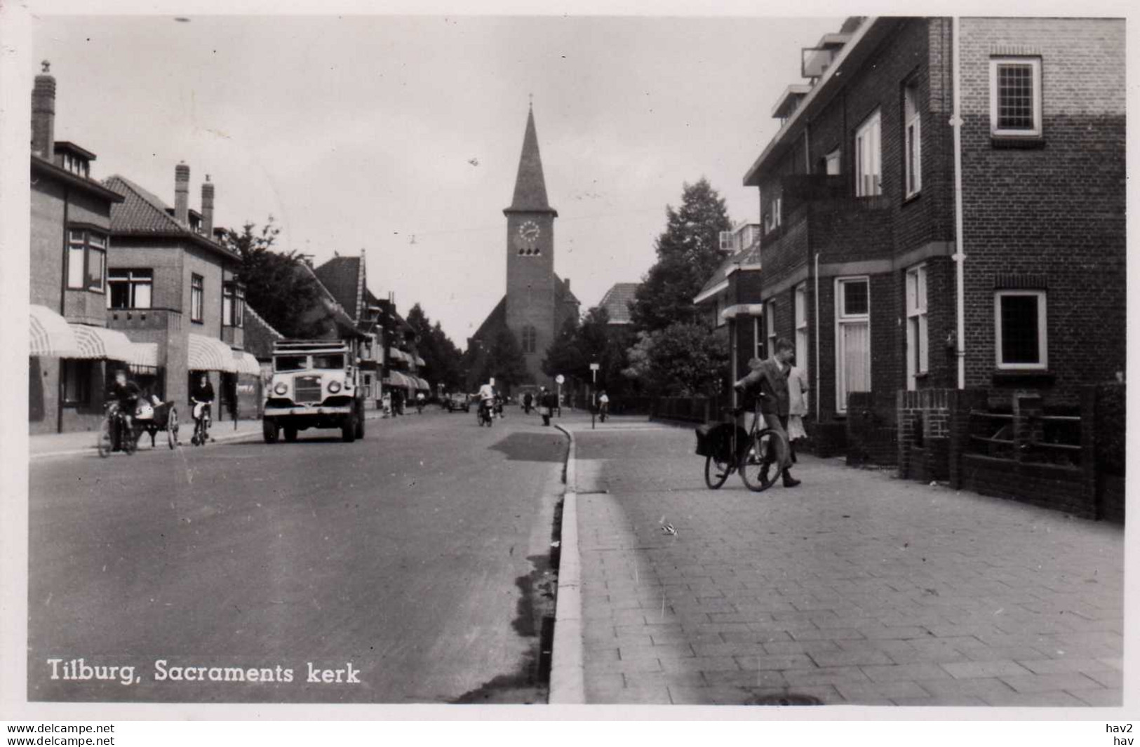 Tilburg Sacramentskerk Auto AM1462 - Tilburg