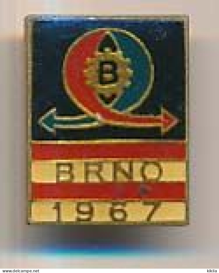 Broche Métallique 15 X 20 Mm BRNO 1967 - Brooches