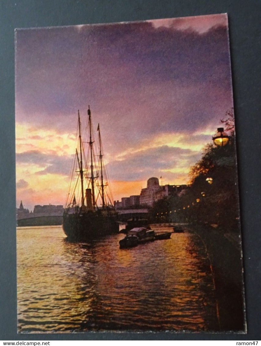 London, Sunset Over The Thames And H.M.S. Discovery - Photograph S.E. Punter - Publ. J. Arthur Dixon - # Lon 6276 - River Thames