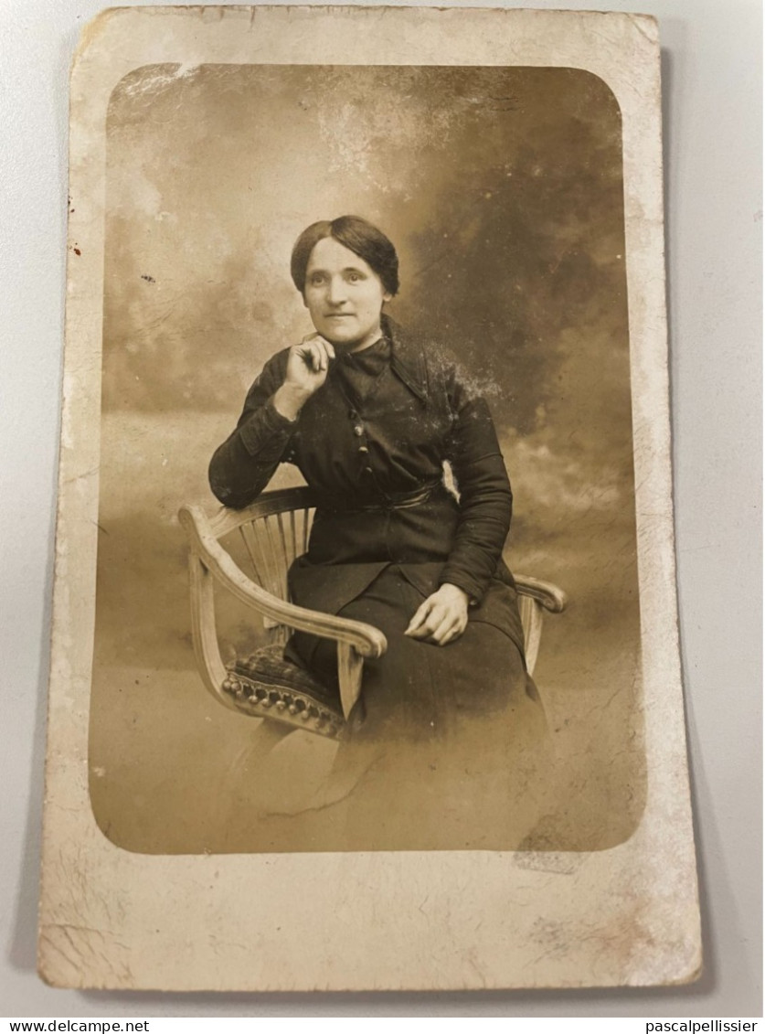 CPA - Carte Photo - Une Femme Assise - Photo Guilleminot - Photographie
