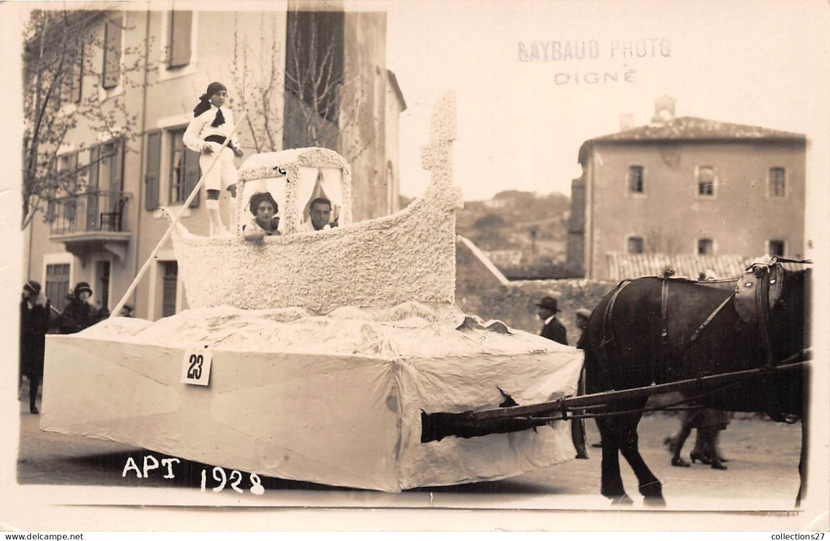 84-APT- CARTE PHOTO - CAVALCADE 1928 CHAR  SOUS LE CIEL DE VENISE - Apt