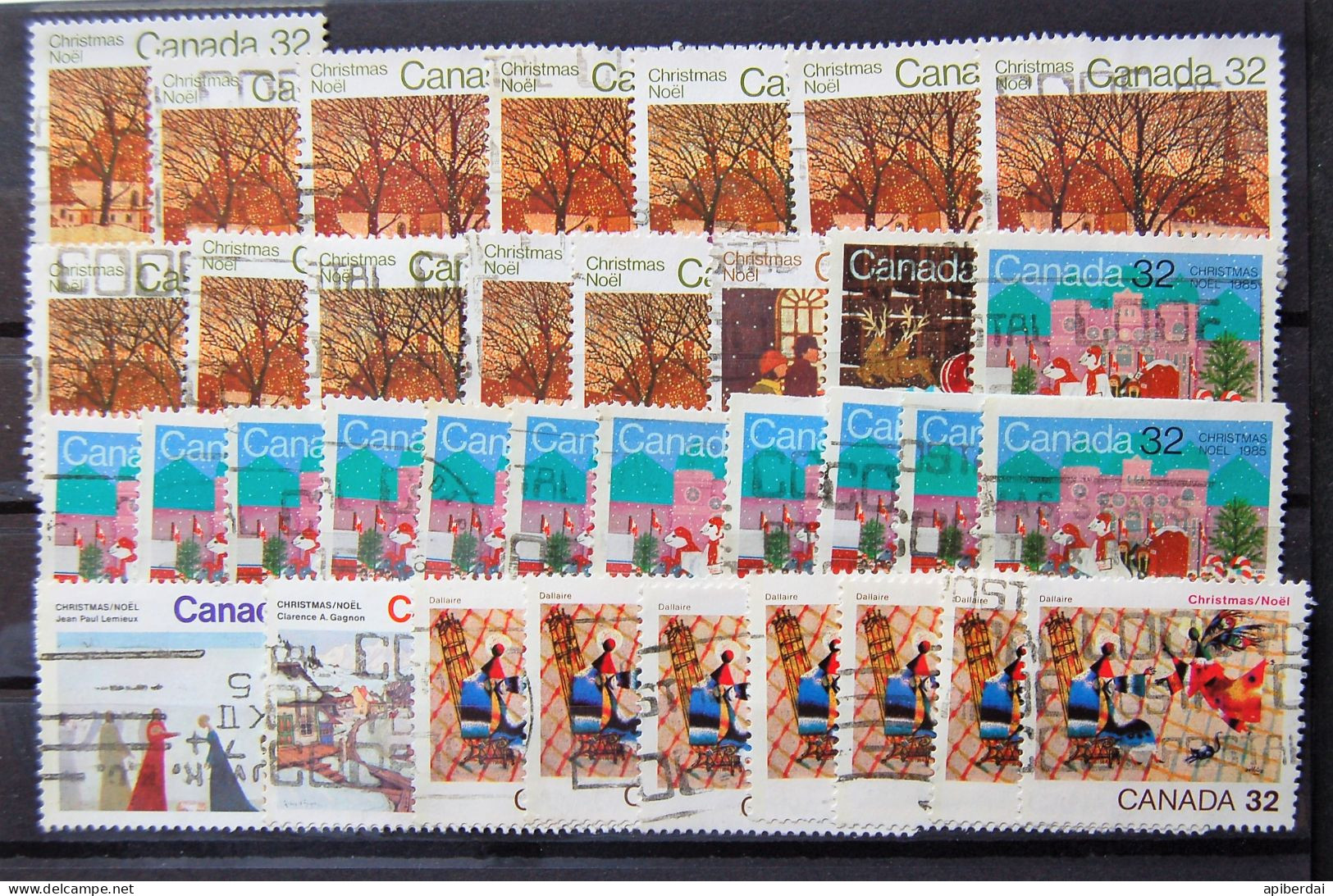 Canada - Accumulation Of 35 Thema "christmas" Stamps Used - Autres & Non Classés