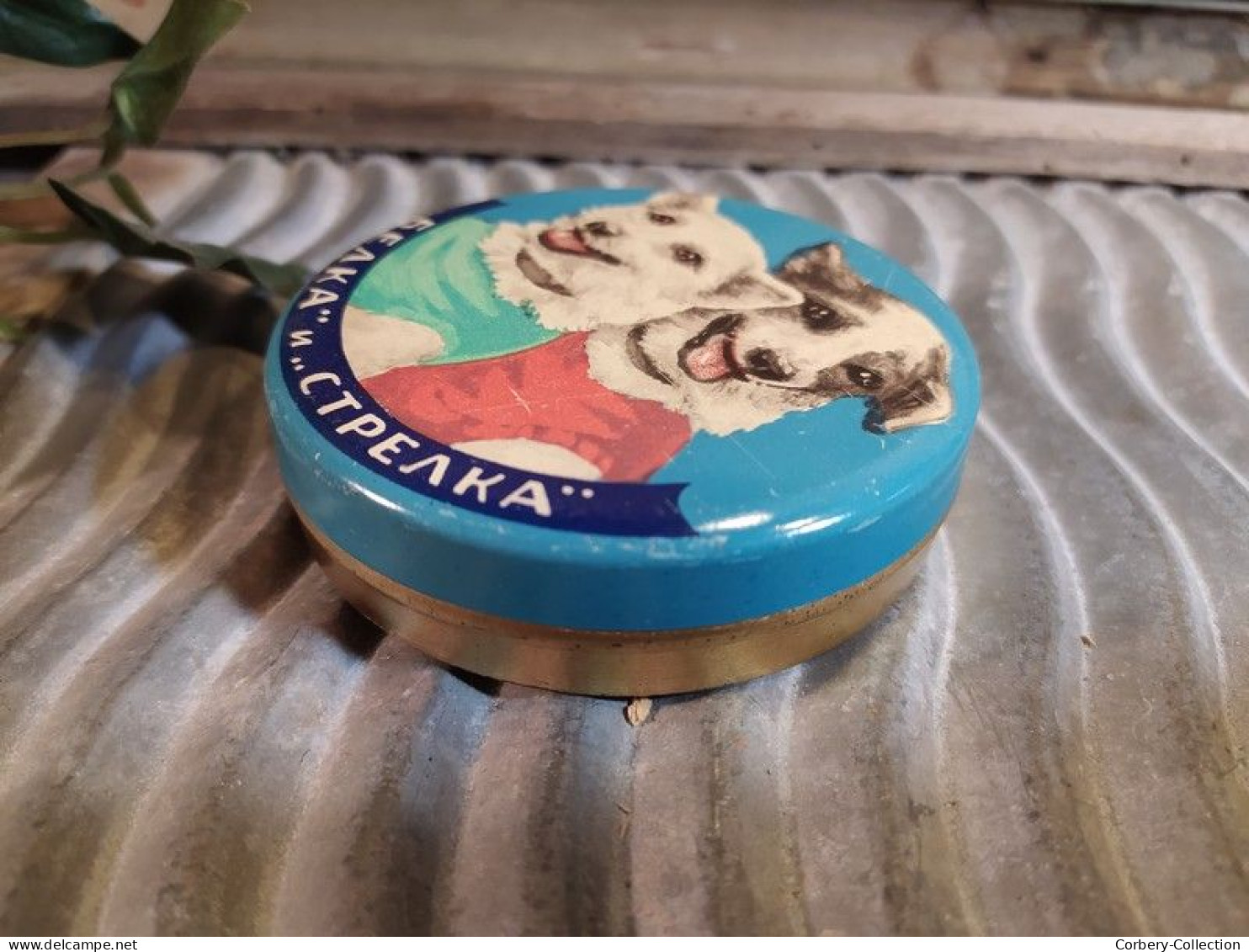 Boite 1960s USSR Vintage Russian Soviet Space Dog Belka Strelka Sputnik Tin Box - Chemist's