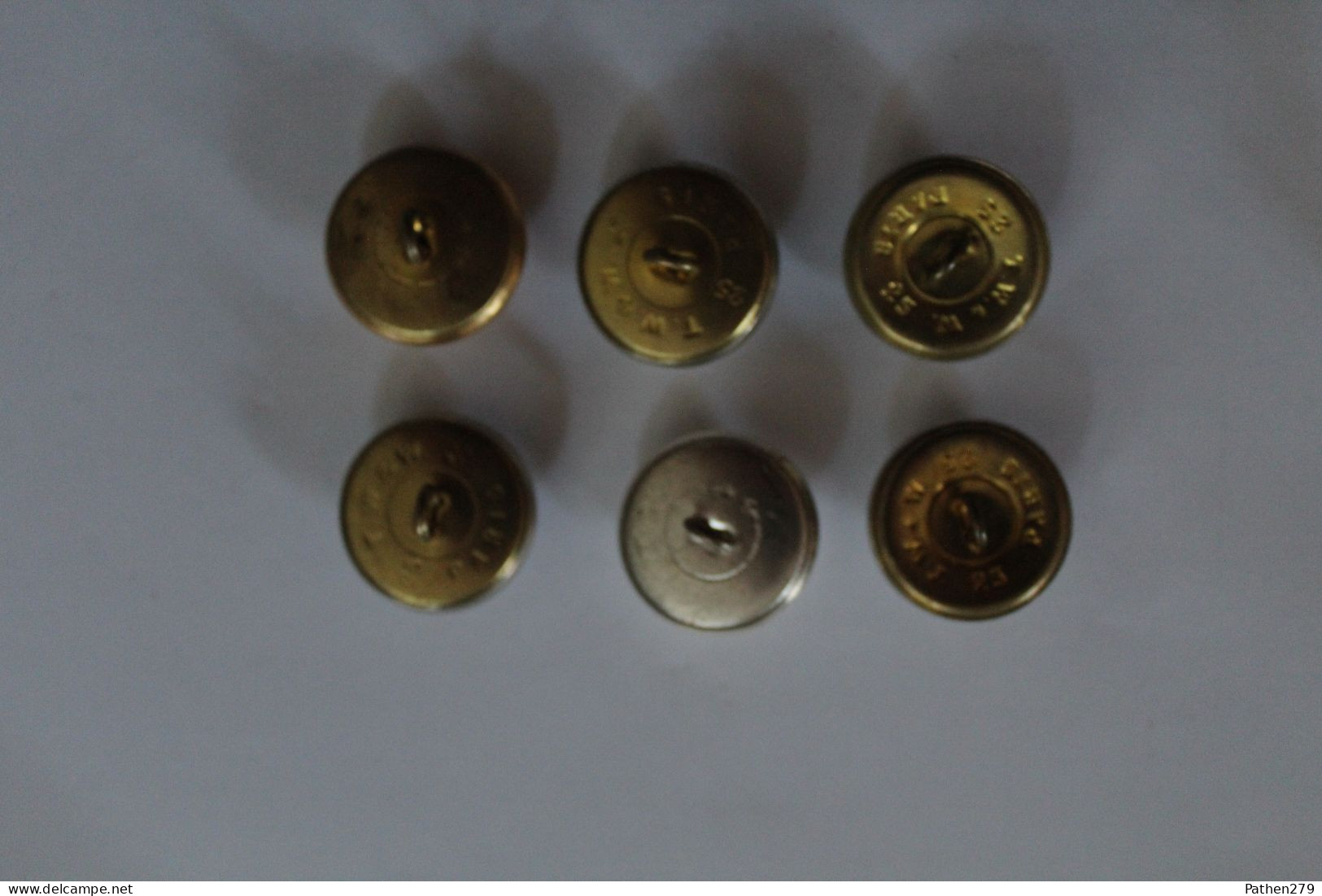 Lot De 7 Boutons Militaires 25mm Avec Grenade - Marques Diverses - Buttons