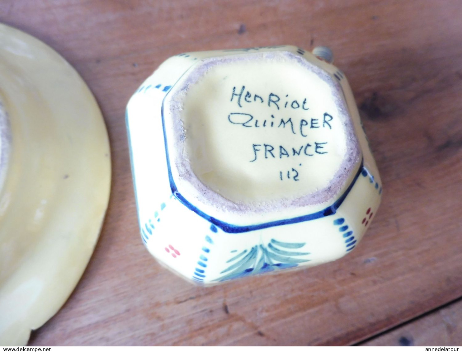 Faïence ancienne Quimper HENRIOT - Tête à tête  ( plat + ses 2 tasses avec leur soucoupe) couleur conforme à 1ère photo