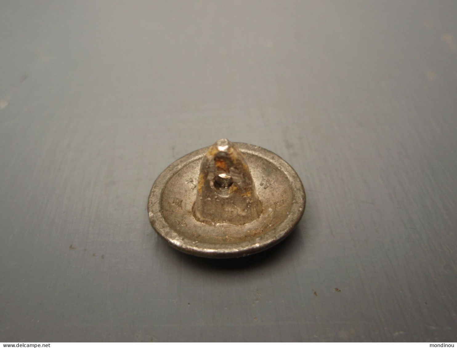 Petit Bouton Ouvriers Militaires D'Administration- 17 Mm. - Boutons