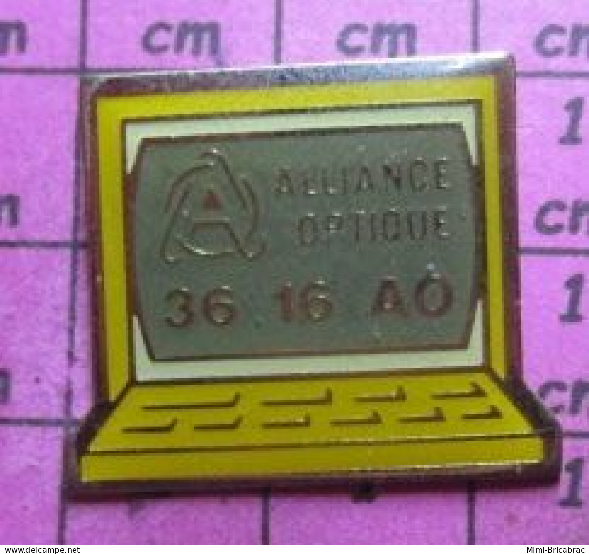 912A Pin's Pins / Beau Et Rare / Informatique : MINITEL ALLIANCE OPTIQUE 36 16 AO - Computers