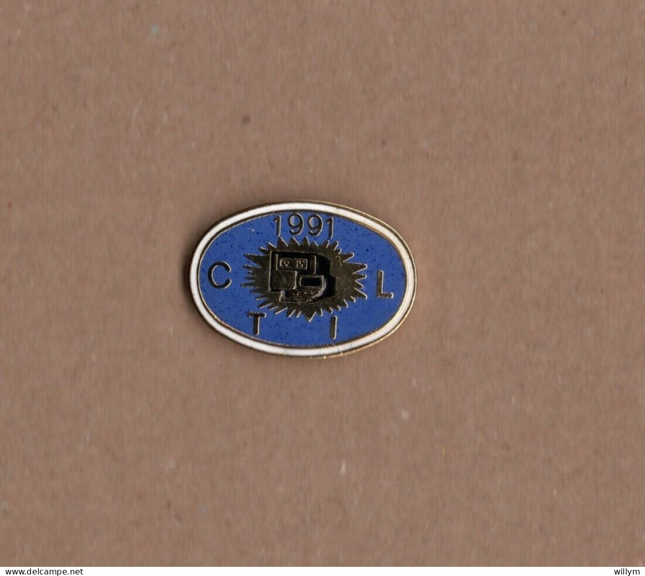 Pin's CTIL 1991 Centre De Traitement De L'Information Logistique (EGF Doré Signé Tosca) Longueur: 2,5 Cm - Informatique