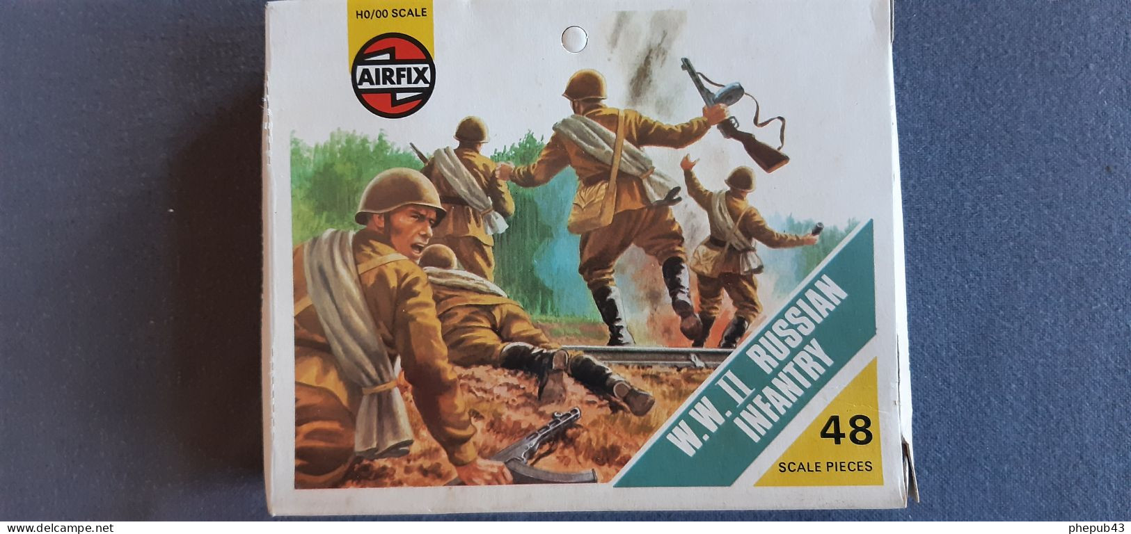 Russian Infantry (6 Figures) - World War II - Model Kit (48 Pieces) - Airfix (HO/00) 01717-4 - Beeldjes