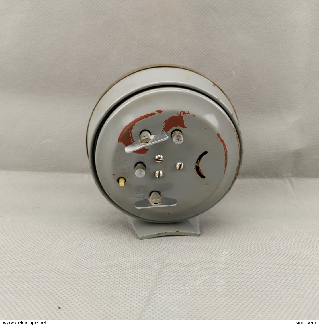 Vintage EARLY CHINA MECHANICAL DESKTOP ALARM CLOCK #0688 - Alarm Clocks
