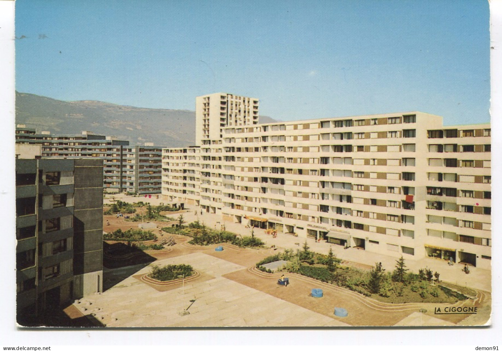 CPSM GF - ECHIROLLES - La Place Beaumarchais TB PLAN Intérieur Du Quartier Avec Détails Immeubles HLM - Echirolles