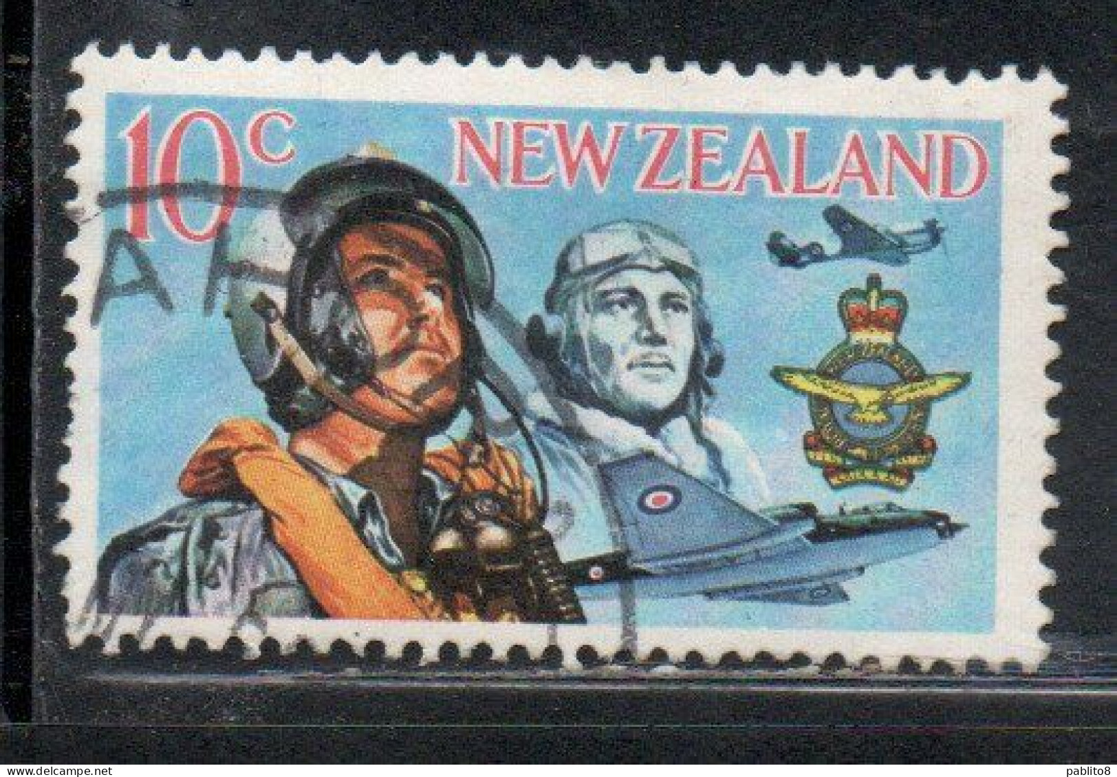 NEW ZEALAND NUOVA ZELANDA 1968 ARMED SERVICES AIRMEN OF TWO ERAS INSIGNE AND PLANE 10p USED USATO OBLITERE' - Used Stamps