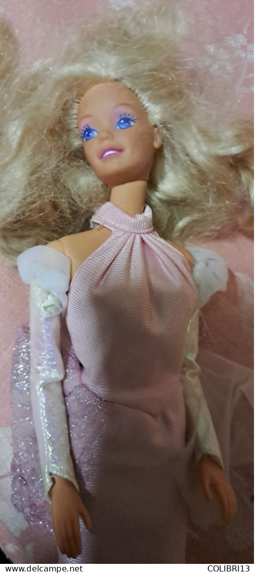 BARBIE TENUE DE SOIREE  BAS RESILLES ROSES Années 1990 Bon état Sans Boite - Barbie