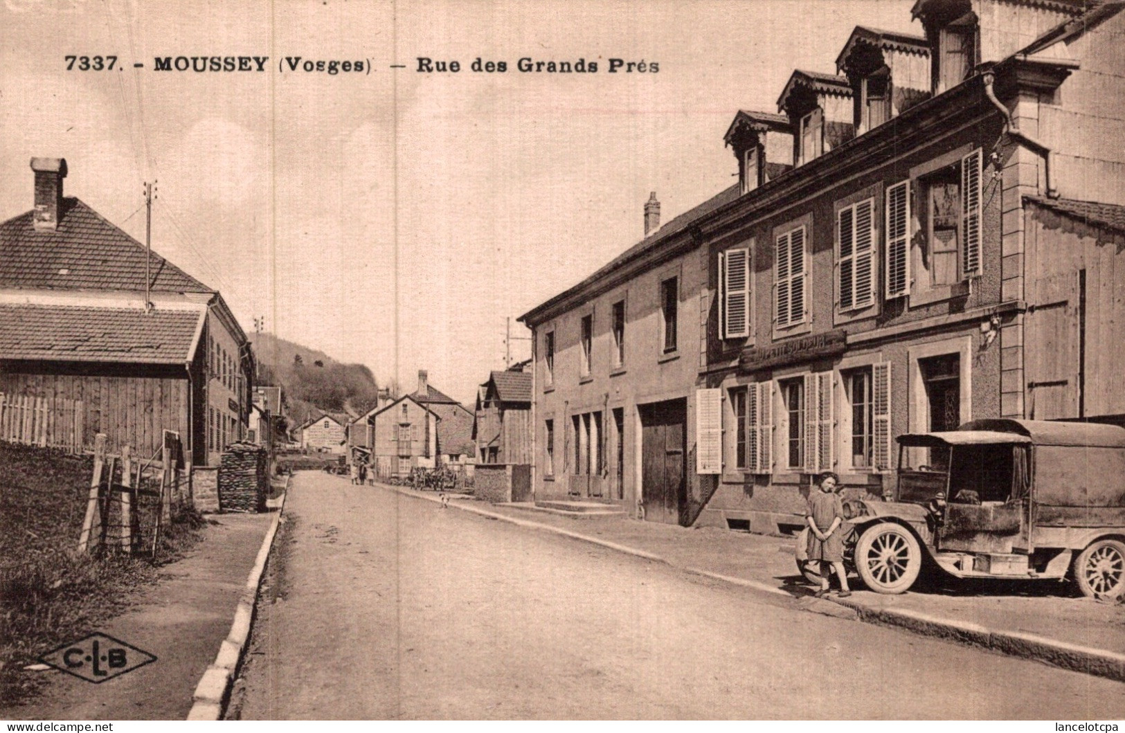 88 - MOUSSEY / RUE DES GRANDS PRES - CAMIONNETTE - Moussey