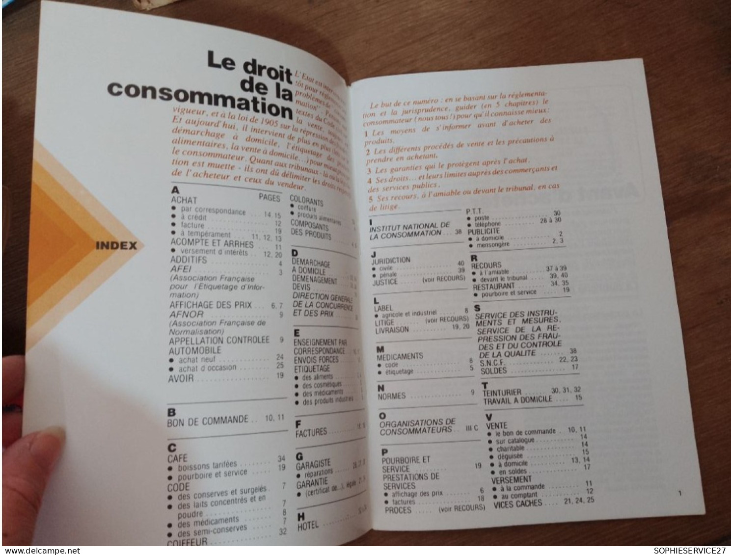 129 //   DOSSIER FAMILIAL / LE DROIT DE LA CONSOMMATION 1976 / 40 PAGES - Rechts