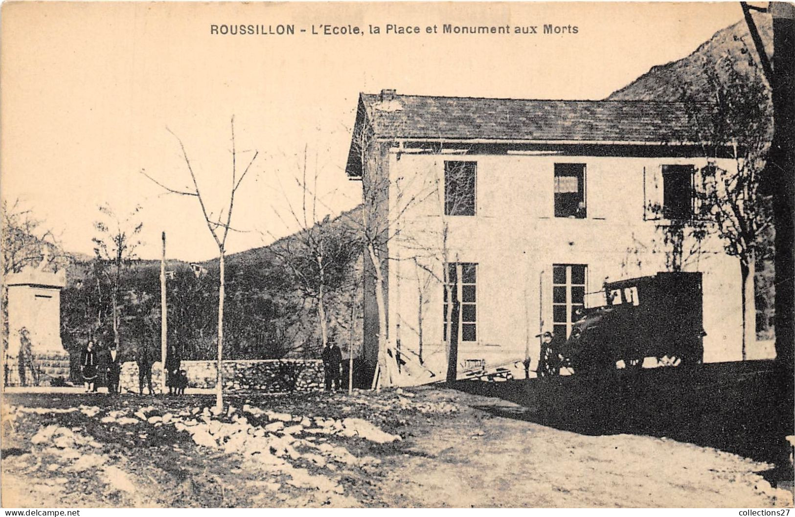 38-ROUSSILLON- L'ECOLE , LA PLACE ET MONUMENT AUX MORTS - Roussillon