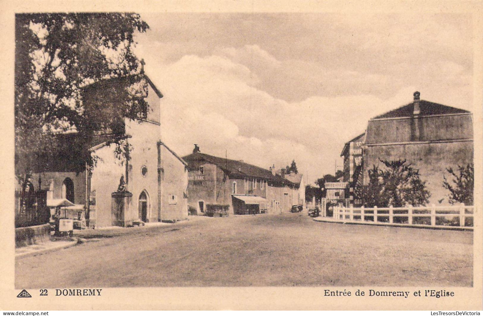 FRANCE - 88 - Domremy - Entrée De Domremy Et L'Eglise - Carte Postale Ancienne - Domremy La Pucelle