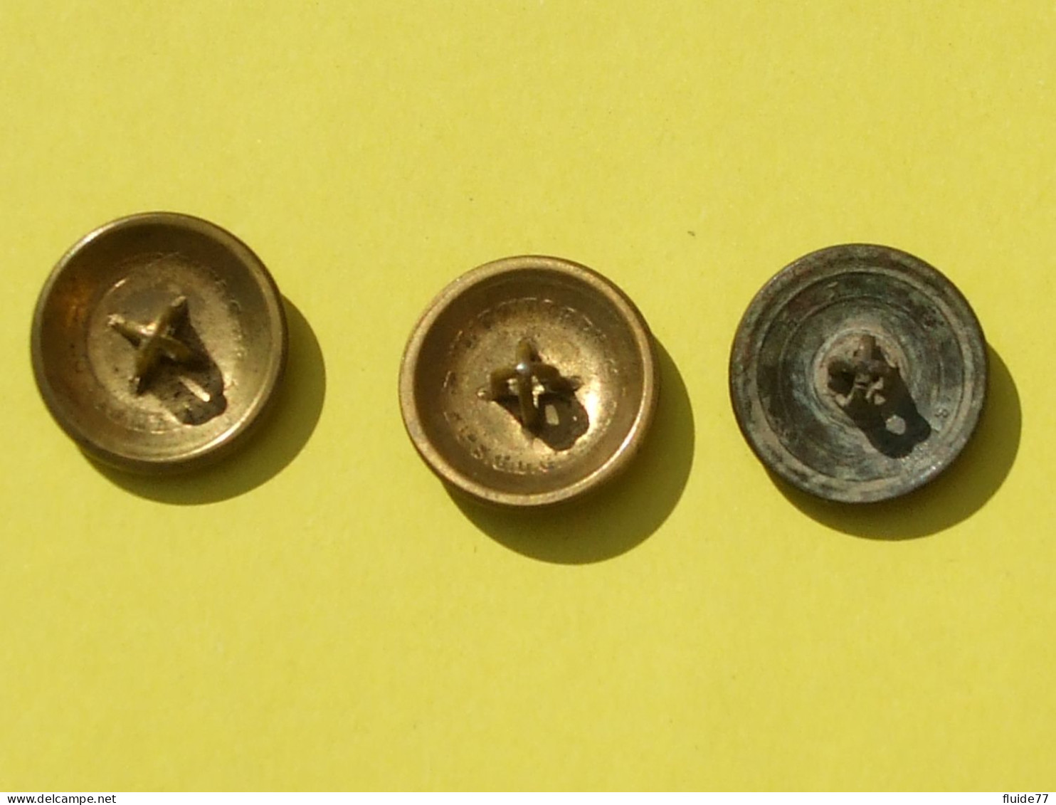 @ 3 Boutons INFIRMIERS MILITAIRES (1875-1914). France. 22 Et 23 Mms. @ - Buttons