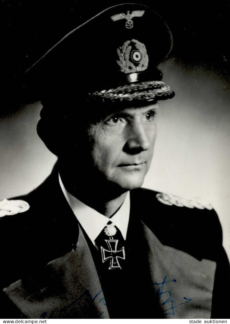 Ritterkreuzträger Dönitz, Karl Großadmiral UNTERSCHRIFT 26.4.1976 Auf Fotokarte (keine AK-Einteilung) - Weltkrieg 1939-45