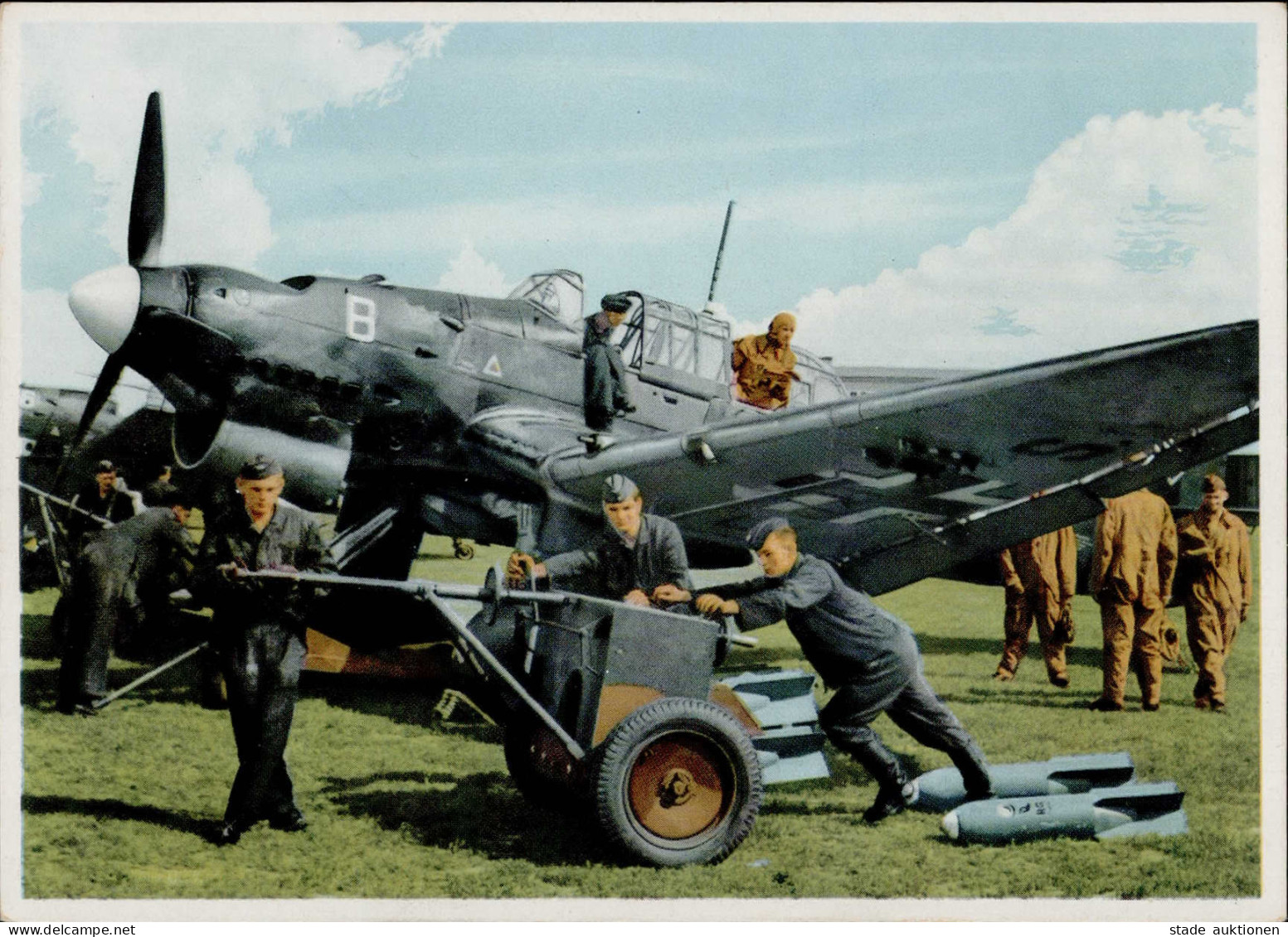 Flugzeug WK II Junkers Stukas Ju 87 Wird Mit Übungsbomben Beladen I- Aviation - 1939-1945: 2. Weltkrieg