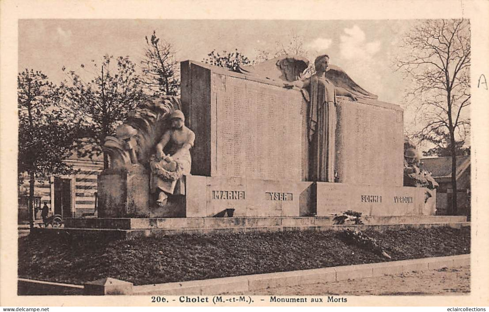 Cholet          49          Le Monument Aux Morts    N° 206   (Voir Scan) - Cholet